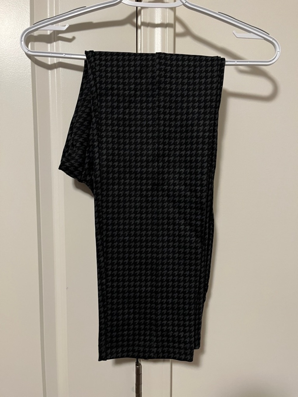 Black & Dark Gray Hatley Houndstooth Leggings 4 NWOTs